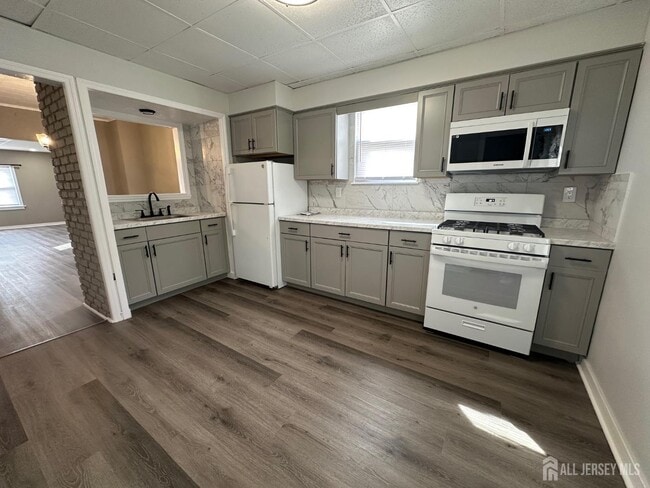 Building Photo - 28 Bird Ave