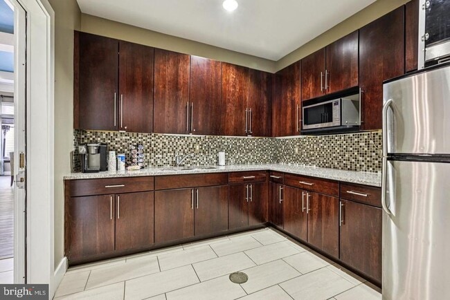 Building Photo - 19441 Promenade Dr