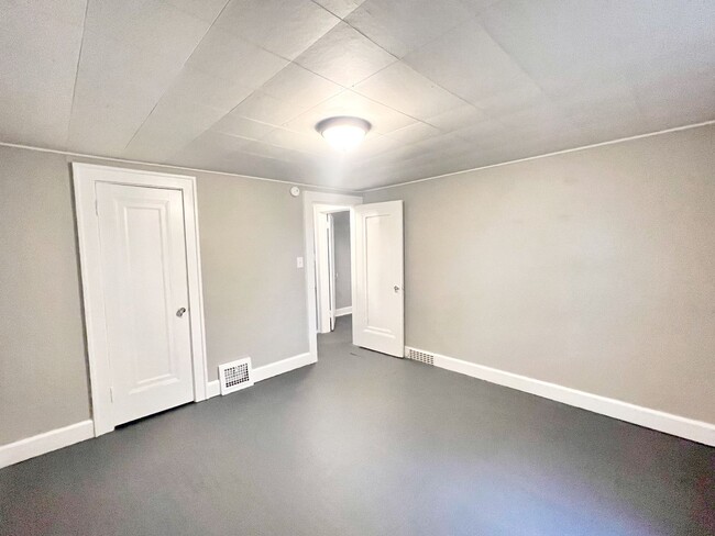 Building Photo - Charming 3-Bedroom Home in Desirable Plain...