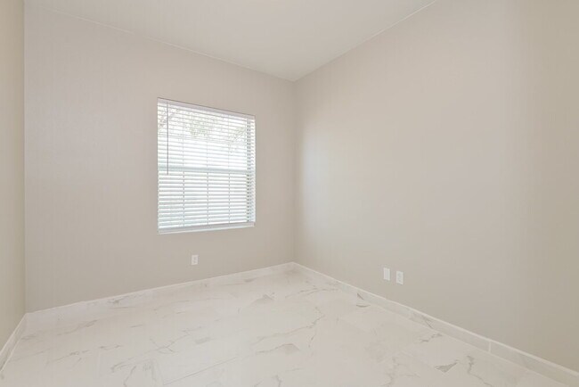 Building Photo - 10132 E Paseo San Bernardo
