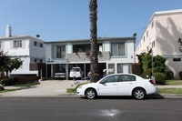 Building Photo - 844 5th St, steps to Montana Ave, 5 blocks to the beach!