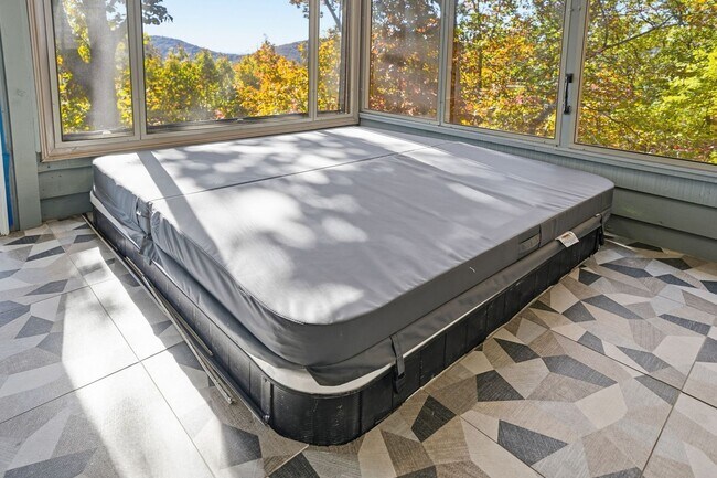 Building Photo - FULLY FURNISHED! Magnificent Panoramic Views!!