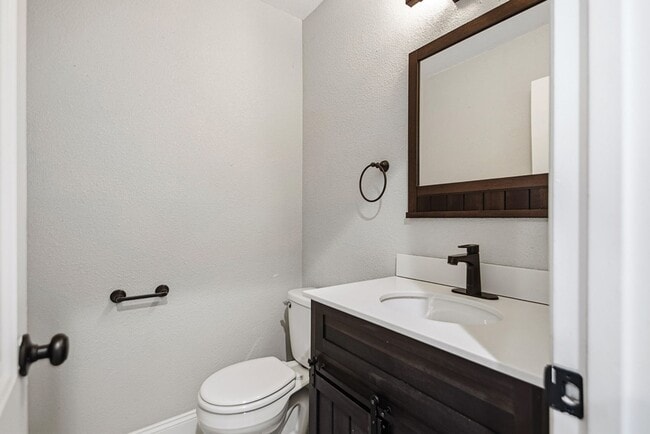 Building Photo - 6 Lisa Ct