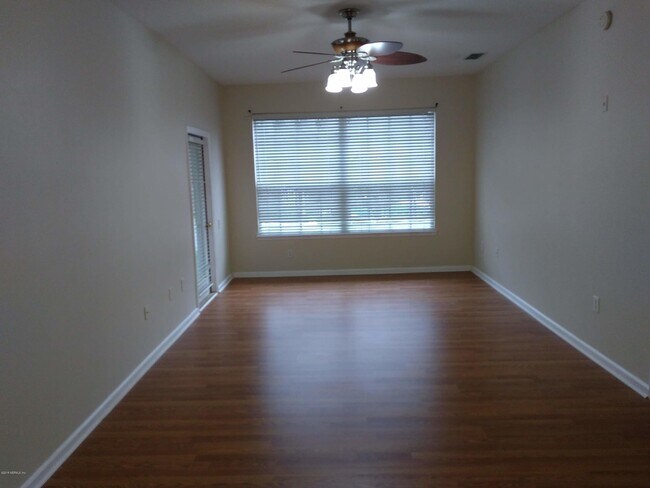 Building Photo - 10550 Baymeadows Rd