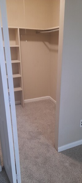 Master walk-in - 12090 Abby Rd