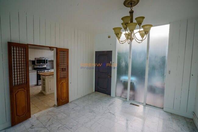 Building Photo - 107 Bridgeway