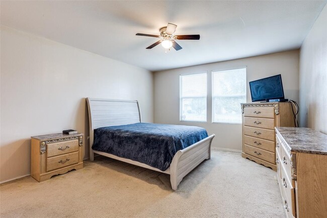 Building Photo - 1006 Hollow Oak Rd
