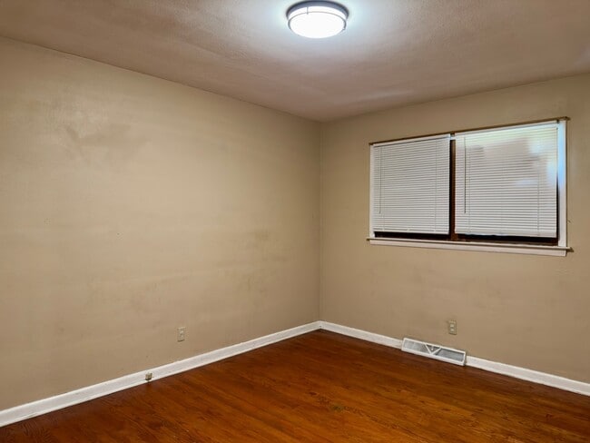 Building Photo - 1809-1809 S Alpine Rd