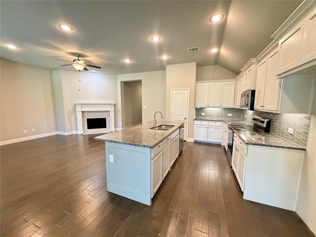 Building Photo - 7924 Buttonwood Dr