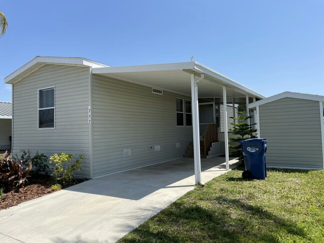Primary Photo - 757 Harbor Cir