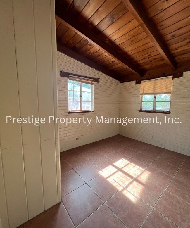 Building Photo - 1348