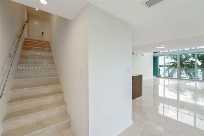 Building Photo - 1500 Bay Rd