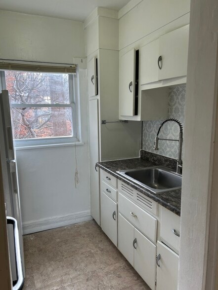 Kitchen - 105 Forest Ave