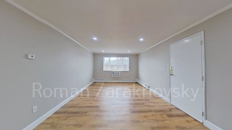 Building Photo - 979 Fellsway Rd