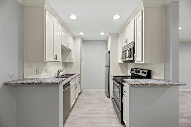 Building Photo - 1223 Augusta Dr