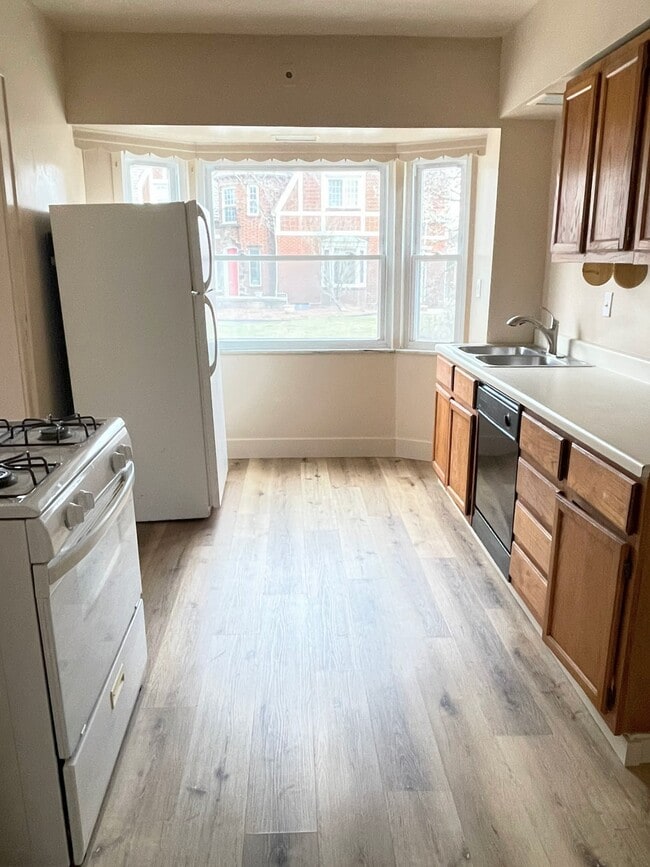 Building Photo - 10720 Edgepark Dr