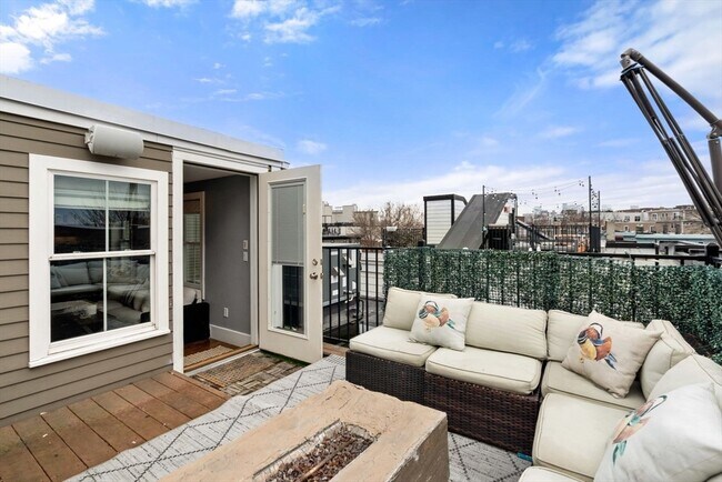 Building Photo - 12 Mohawk St