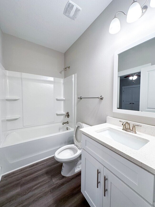 Building Photo - Centrally located townhome in The Verandas