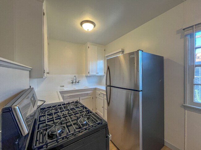 Interior Photo - 5919-5925 Crenshaw Blvd