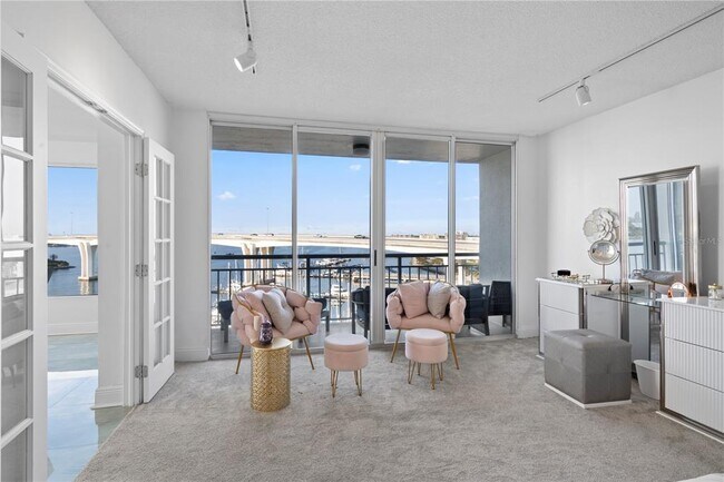 Building Photo - 100 Pierce St