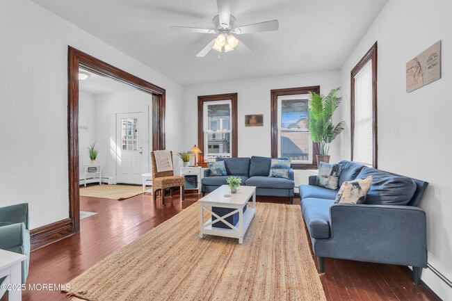 Building Photo - 6 Center St