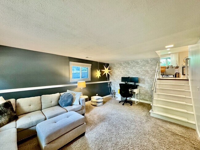 Building Photo - Home in Villa Park