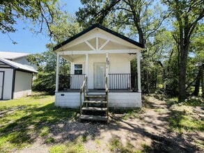 Building Photo - 3931 John Sharp Pkwy