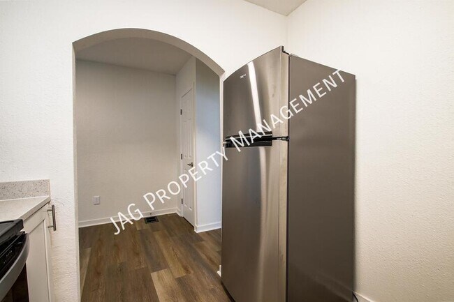 Building Photo - 2892 College St