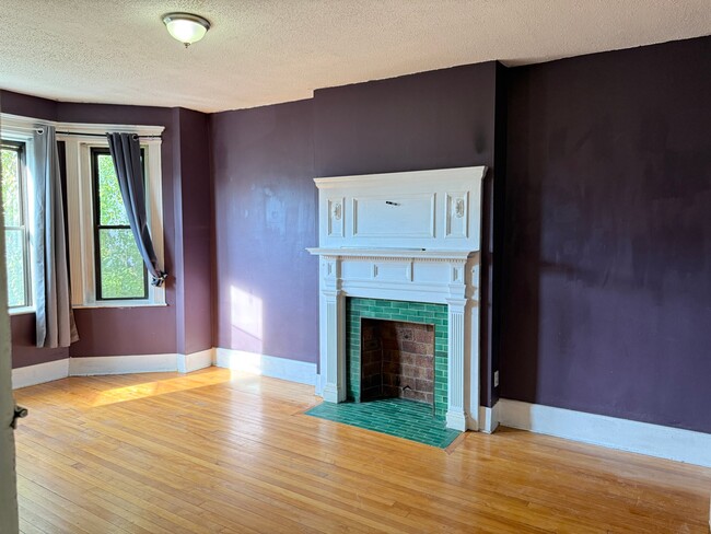 Building Photo - 30 Glenville Ave