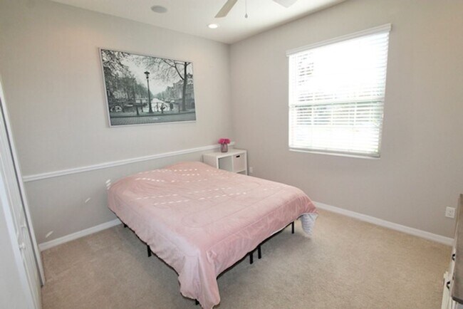 Building Photo - Orlando - Furnished, 4 Bedroom, 2 Bathroom...