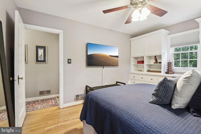 Building Photo - 900 N Livingston St