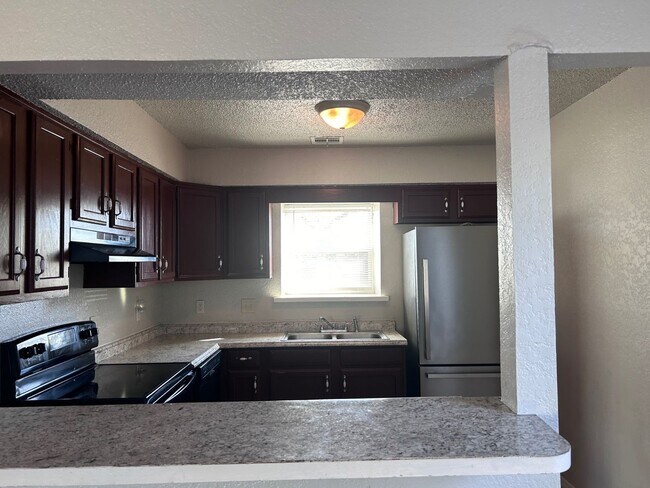 Building Photo - BELOW MARKET RENT!