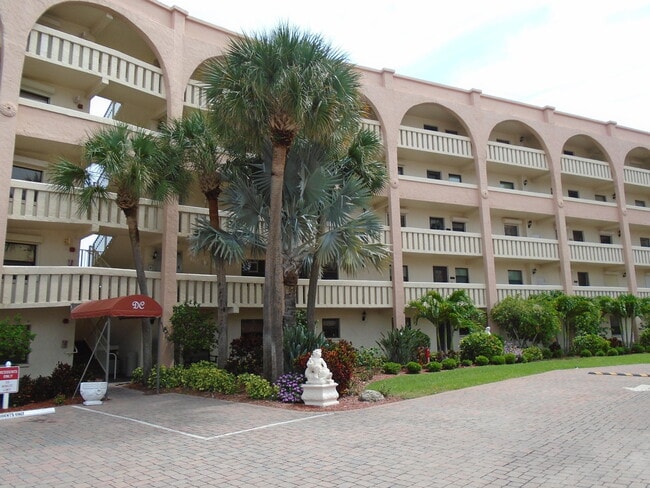 Building Photo - 840 N Atlantic Ave