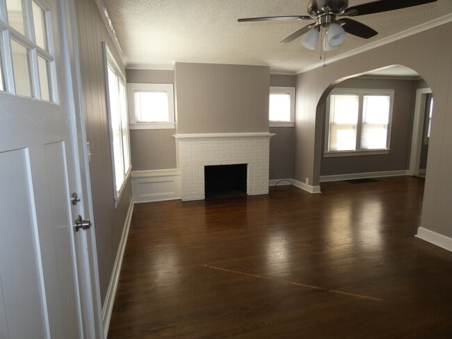 Building Photo - 814 E 23rd Ave