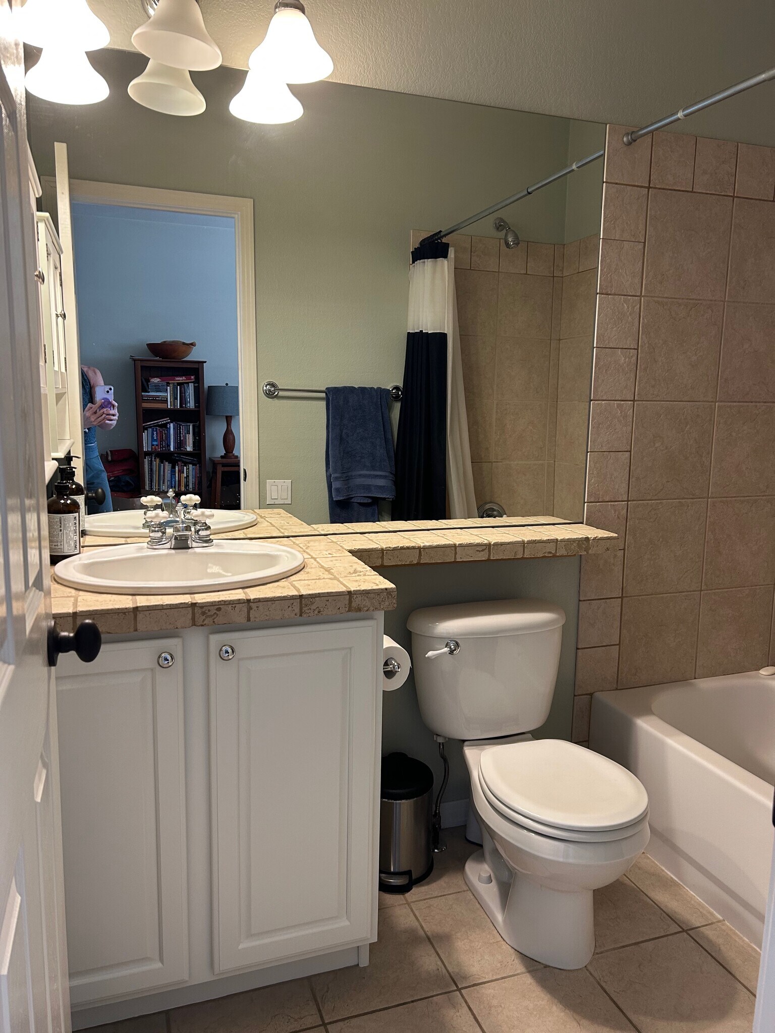 Private bathroom - tub/shower - 16909 W 63rd Ln