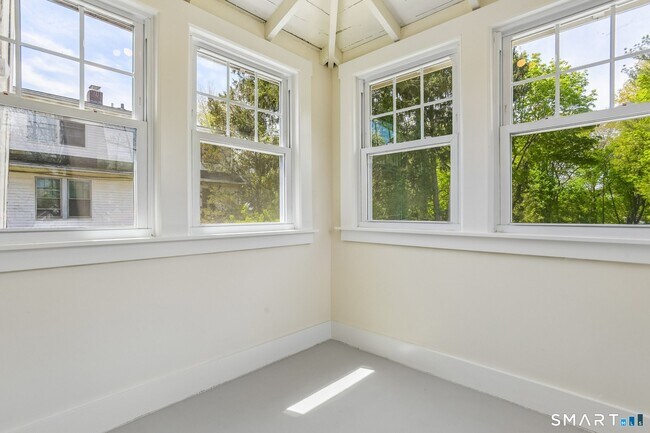 Building Photo - 1572 Whitney Ave