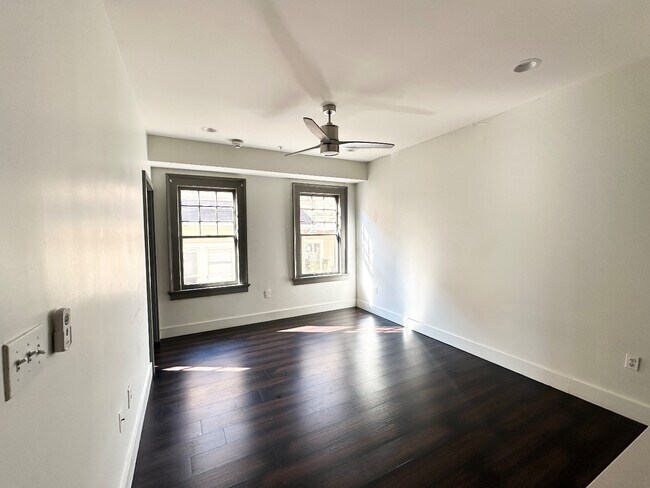 Building Photo - Modern 1-Bed Near Tulane/City Park with In-Unit Laundry & Off-Street Parking