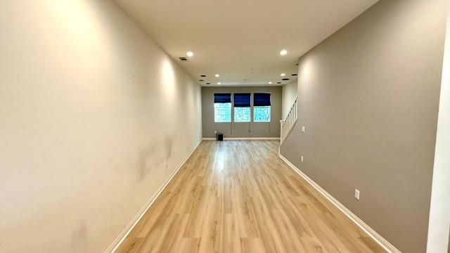 Building Photo - 904 N Primrose Ln