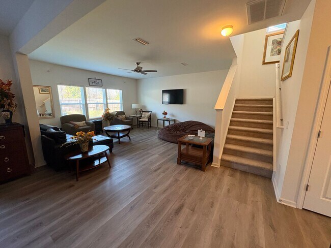 Building Photo - Rent Ready **Spacious 3-Bedroom Home with Open Concept & Large Fenced in Backyard**