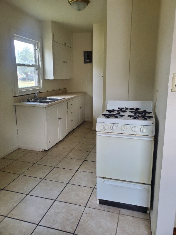 Building Photo - 2710 8th Ave