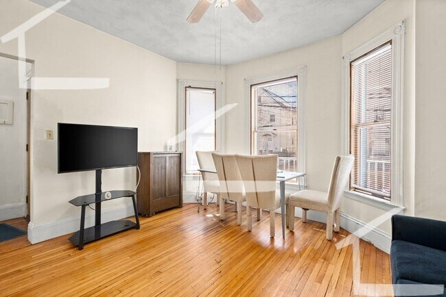 Building Photo - Cozy 1 bed 1 bath in Allston-Brighton available 9/1/26
