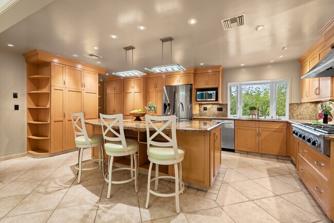 Building Photo - 28051 Balkins Dr