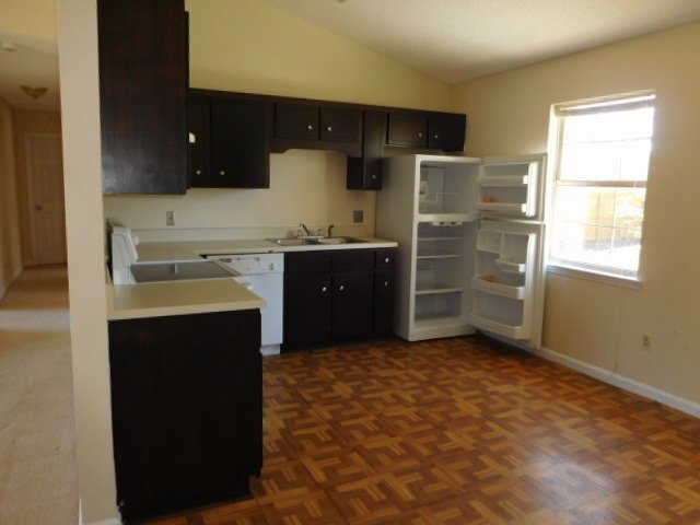 Building Photo - Home For Rent