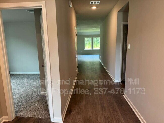 Building Photo - 229 Sidney Oaks Dr