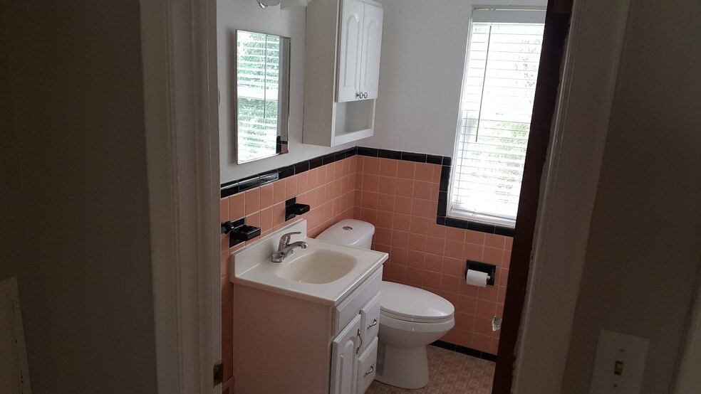 Bathroom - 320 Parkview Dr