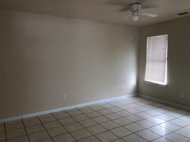 Building Photo - 7547 Windsor Oaks