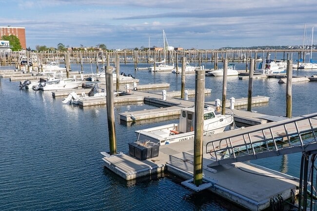 Building Photo - 285 Lynn Shore Dr