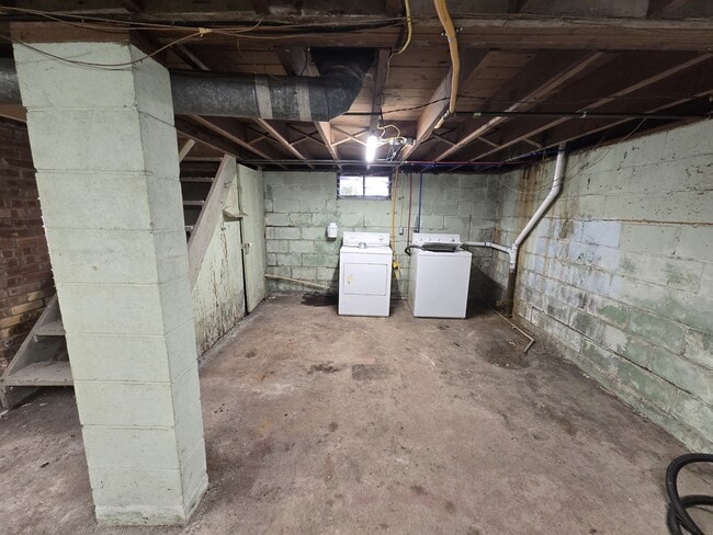 Building Photo - 605 S Dudley St