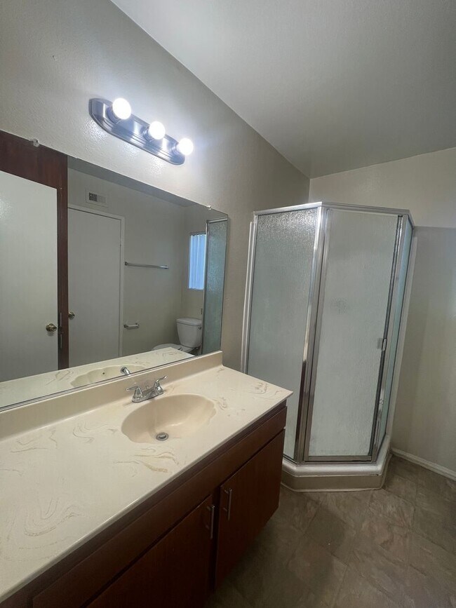 Building Photo - 3 Bedroom 2 Bath Home ,