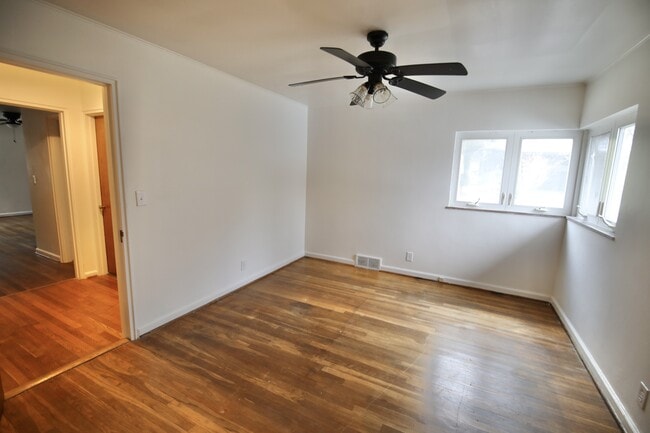 Building Photo - 3191 E Broad St